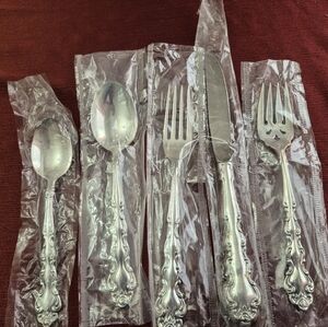 Oneida Community Beethoven Silver Plate Place Setting 5 Pieces NIP